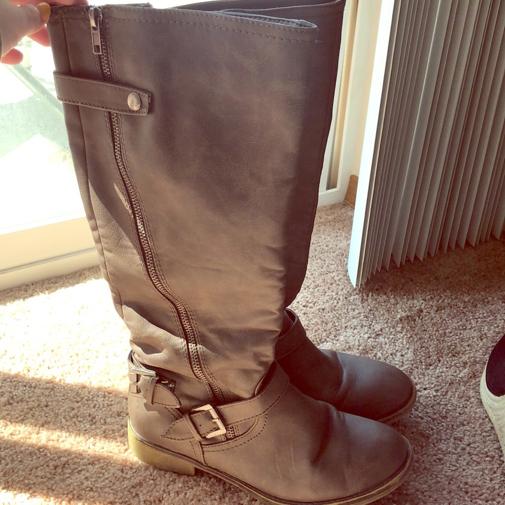 Vintage Gwyneth Knee high boots.